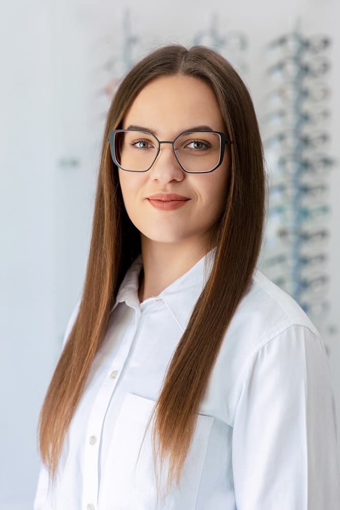 Portrét Karin, očného optika v EvroBeBa Optik